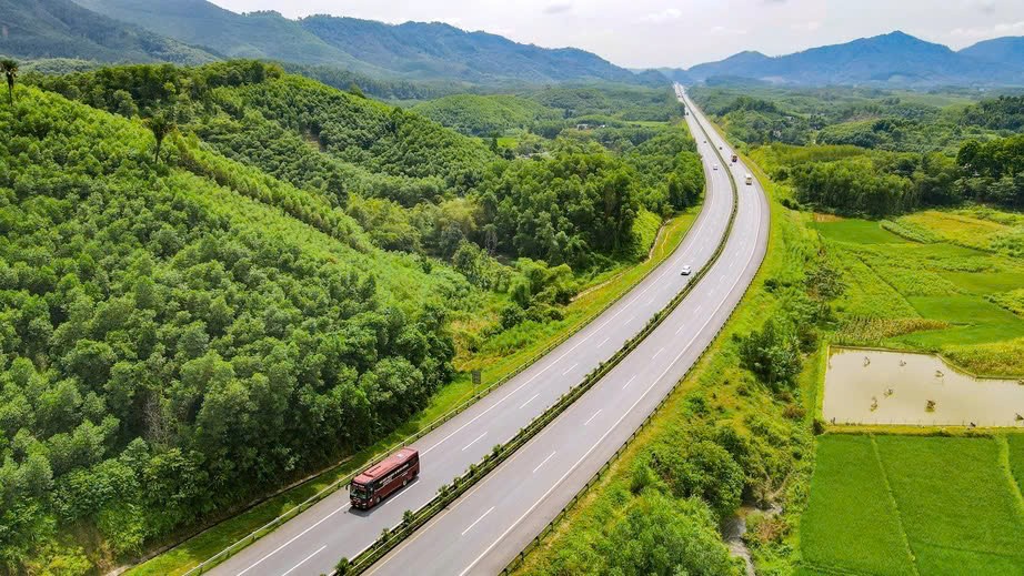 Năm 2045 hoàn thành xây dựng 9.000 km cao tốc