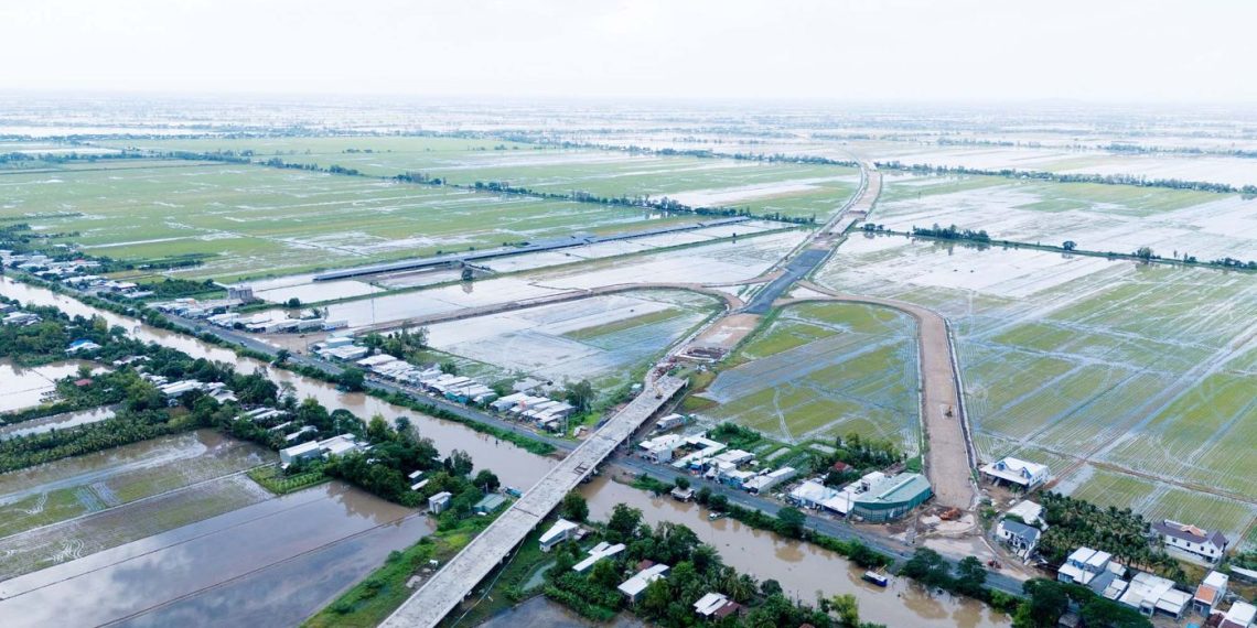 Đẩy nhanh tiến độ thi công cao tốc Châu Đốc-Cần Thơ-Sóc Trăng