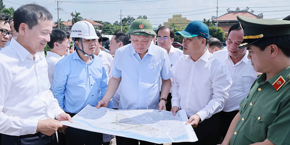 Phó Thủ tướng Thường trực Chính phủ Nguyễn Hòa Bình đề nghị các bộ, ngành hỗ trợ tỉnh Đồng Nai tháo gỡ khó khăn, đẩy nhanh tiến độ Đề án chuyển đổi công năng Khu công nghiệp Biên Hòa 1