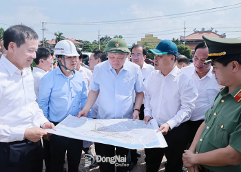 Phó Thủ tướng Thường trực Chính phủ Nguyễn Hòa Bình đề nghị các bộ, ngành hỗ trợ tỉnh Đồng Nai tháo gỡ khó khăn, đẩy nhanh tiến độ Đề án chuyển đổi công năng Khu công nghiệp Biên Hòa 1