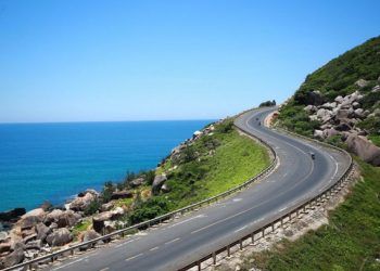 Thủ tướng chỉ đạo đẩy nhanh tiến độ xây dựng hệ thống đường bộ ven biển