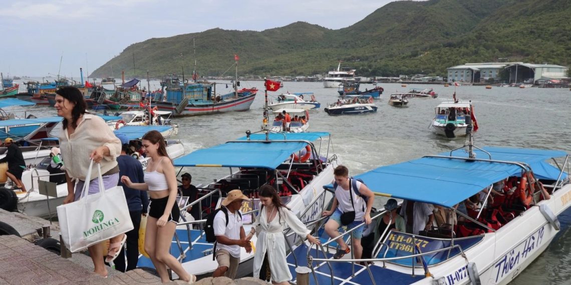 Thu phí tham quan danh lam thắng cảnh vịnh Nha Trang