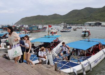Thu phí tham quan danh lam thắng cảnh vịnh Nha Trang