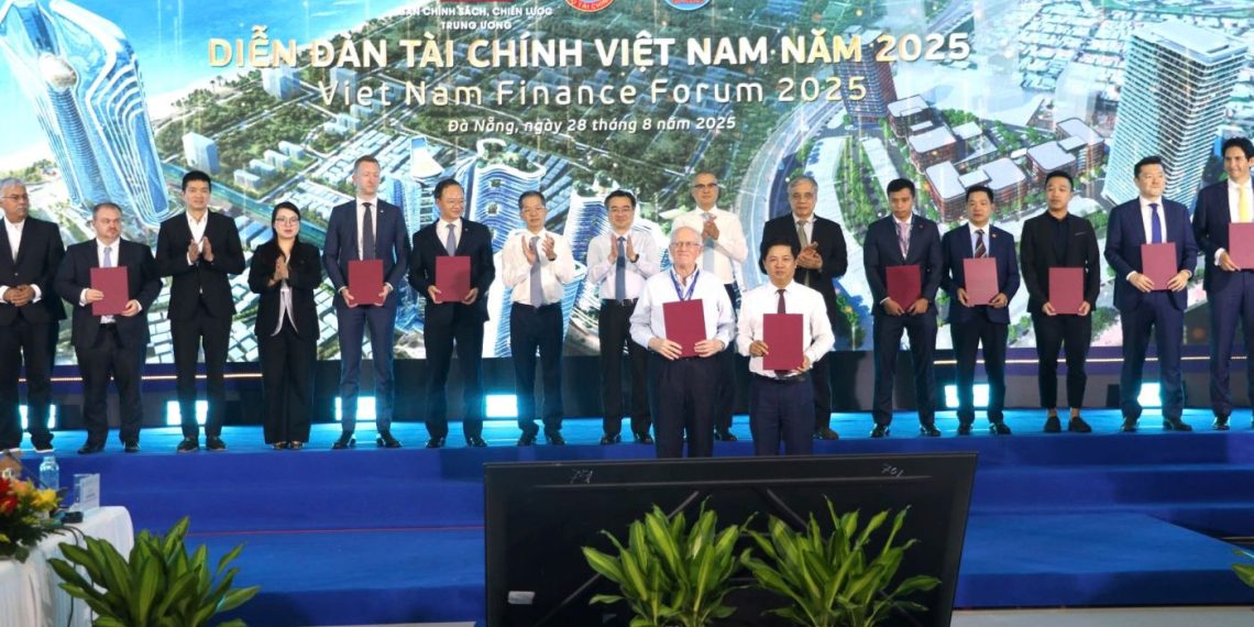 Định vị trung tâm tài chính quốc tế: TPHCM là ‘đầu tàu thanh khoản’, Đà Nẵng là ‘cánh tay nối dài’