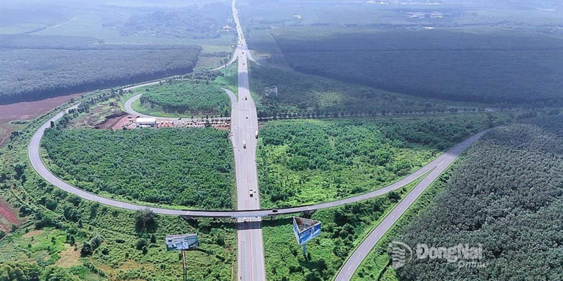 Bàn giao mặt bằng Dự án Đường cao tốc Dầu Giây – Tân Phú trong tháng 10-2025