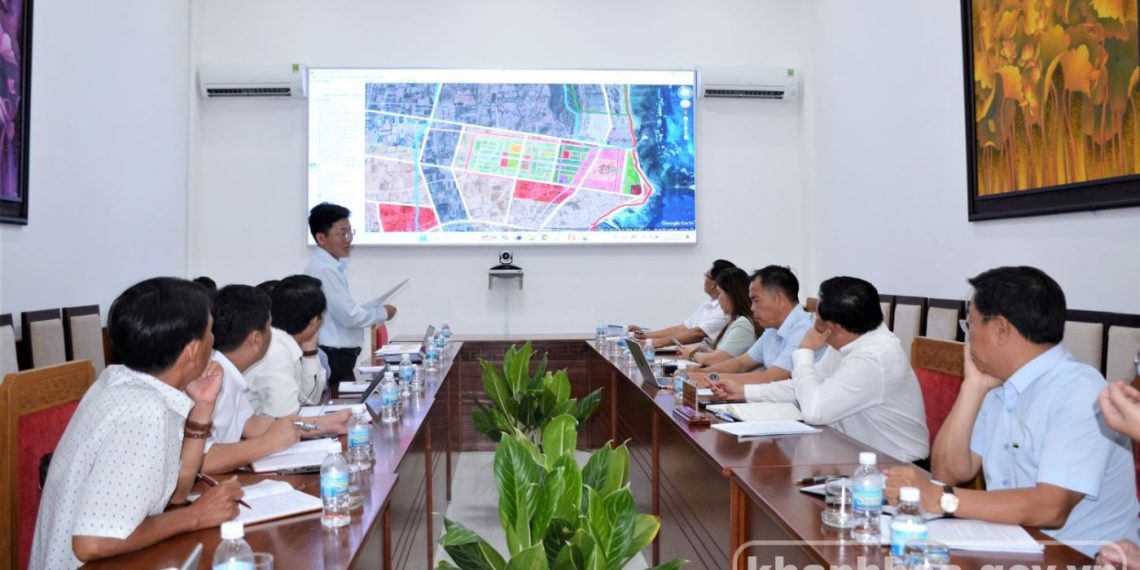 Tuyên truyền cho người dân hiểu về mục đích của việc thay đổi địa điểm khu tái định cư nhà máy điện hạt nhân 2