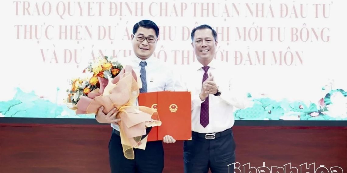 Trao quyết định chấp thuận nhà đầu tư 2 dự án đô thị hơn 65.000 tỷ đồng ở Vân Phong