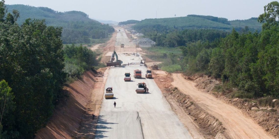 Đẩy nhanh tiến độ 4 dự án cao tốc Bắc – Nam, bảo đảm hoàn thành đúng dịp 19/12/2025