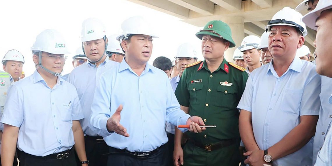 Bộ trưởng Bộ Xây dựng Trần Hồng Minh: ‘Không còn thời gian nữa, làm đến đâu phải đạt, sạch đẹp đến đó’