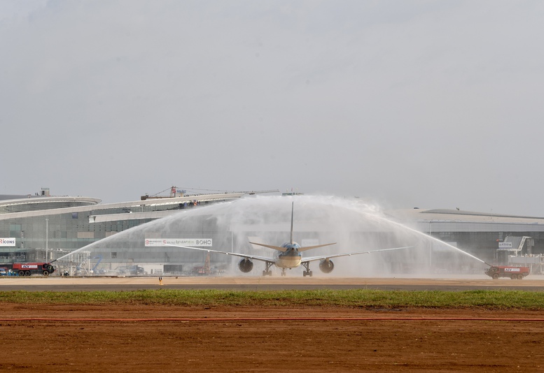 Sân bay Long Thành chính thức đón tàu bay thương mại đầu tiên