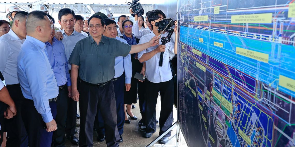 Thủ tướng: “Không lãng phí một ngày” trong triển khai các dự án phục vụ APEC tại Phú Quốc