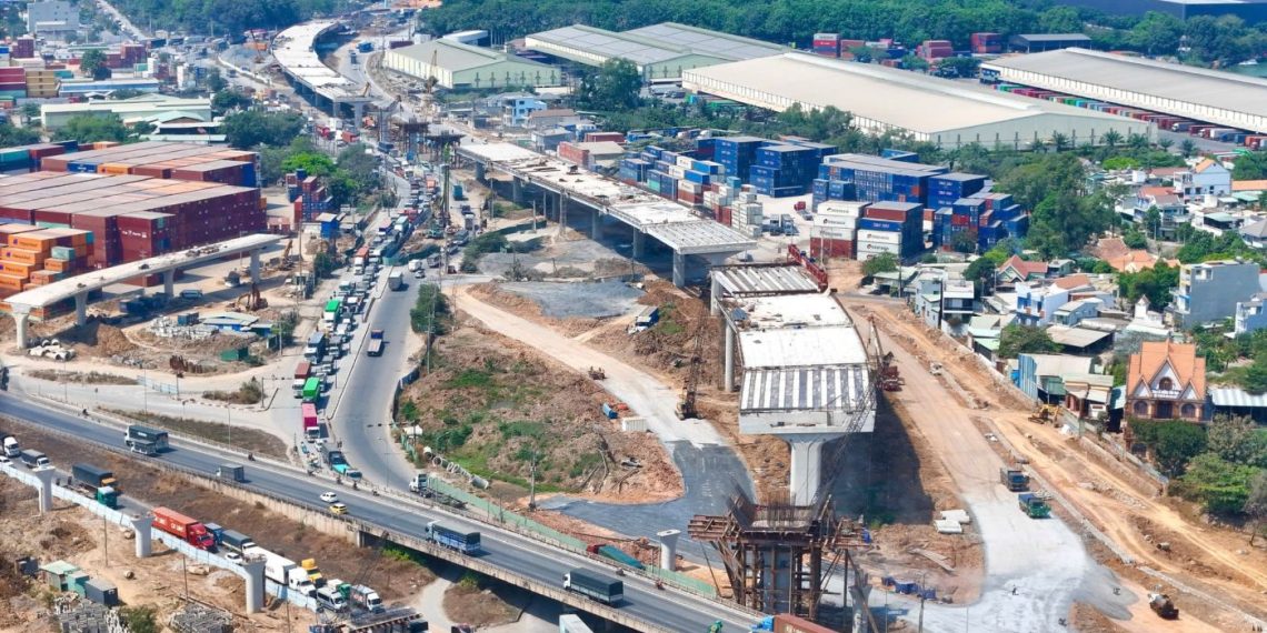 Thi công đường Vành đai 3 TP.Hồ Chí Minh xuyên Tết