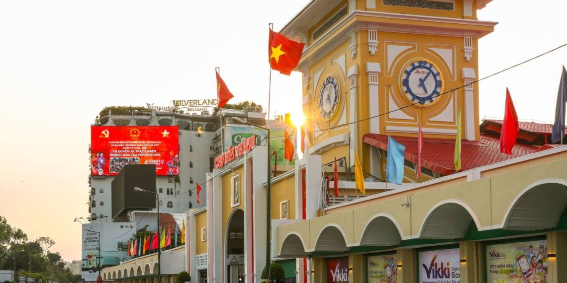 TPHCM rực rỡ cờ hoa trước ngày bầu cử