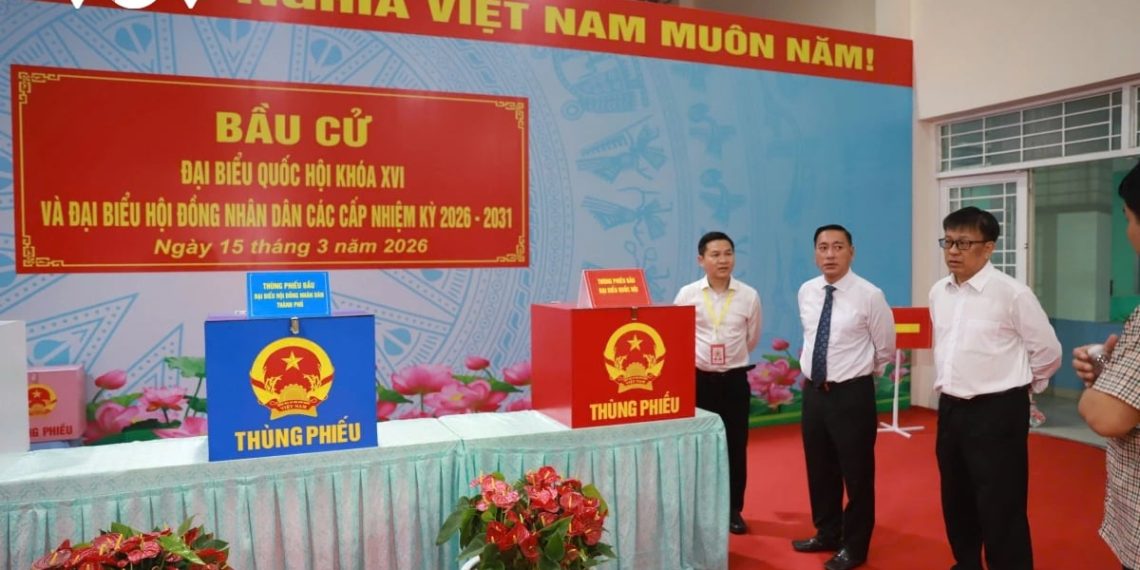 Cử tri TP.Hồ Chí Minh tham gia bỏ phiếu đông và duy trì tốt tại các khu vực
