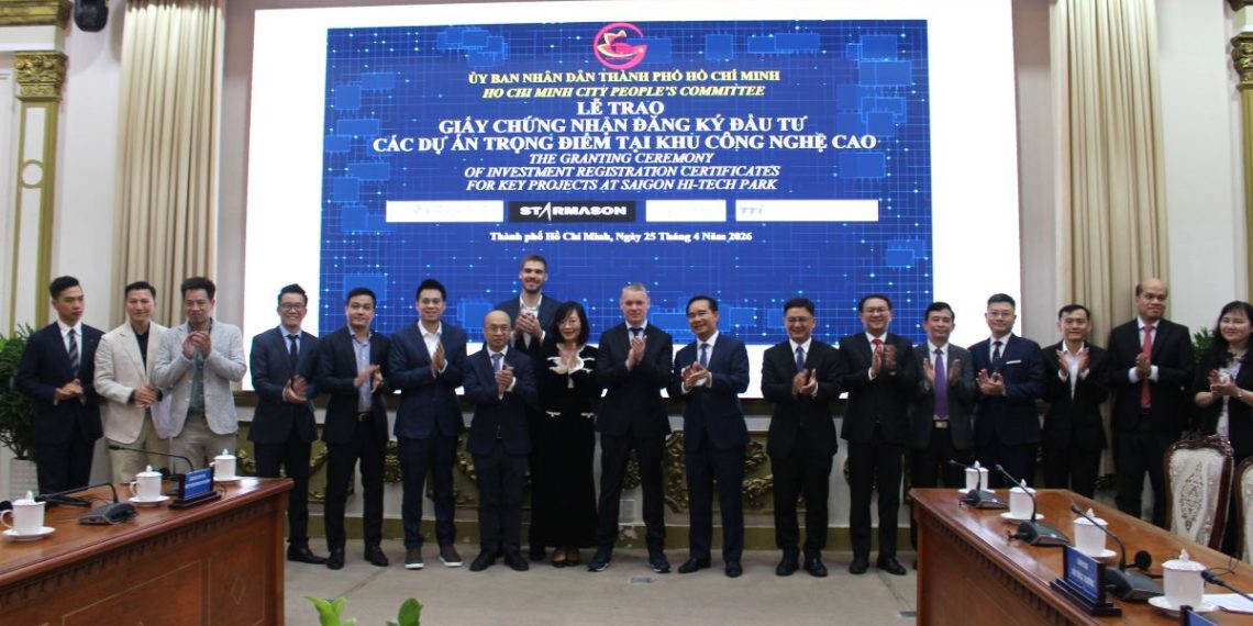 TP.Hồ Chí Minh trao giấy chứng nhận đầu tư cho 4 dự án tổng vốn hơn 1,23 tỷ USD