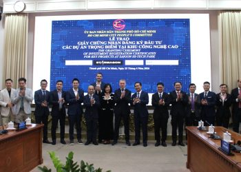 TP.Hồ Chí Minh trao giấy chứng nhận đầu tư cho 4 dự án tổng vốn hơn 1,23 tỷ USD