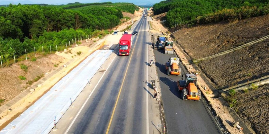 Phấn đấu hoàn thành mở rộng toàn tuyến cao tốc Bắc-Nam vào năm 2030