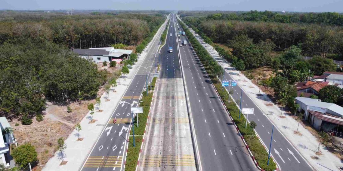 Đẩy nhanh tiến độ các công trình giao thông trọng điểm, phấn đấu hoàn thành nút giao Bình Chuẩn trong tháng 10/2026